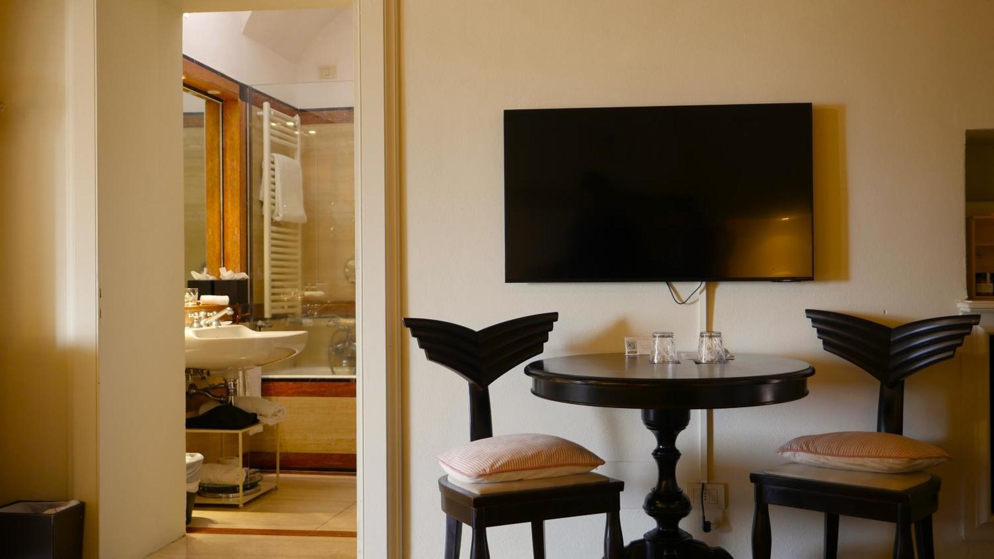 Castello Di Velona Resort, Thermal Spa & Winery Montalcino Esterno foto