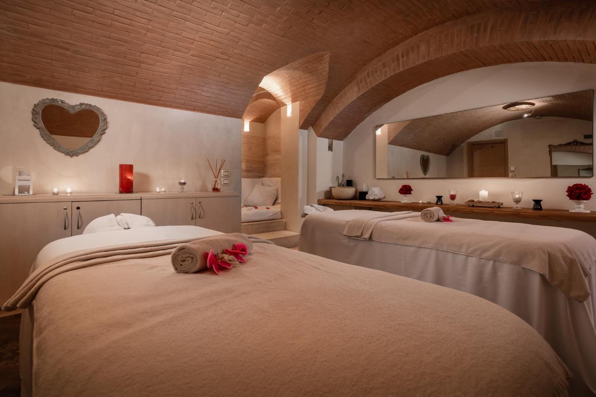 Castello Di Velona Resort, Thermal Spa & Winery Montalcino Esterno foto
