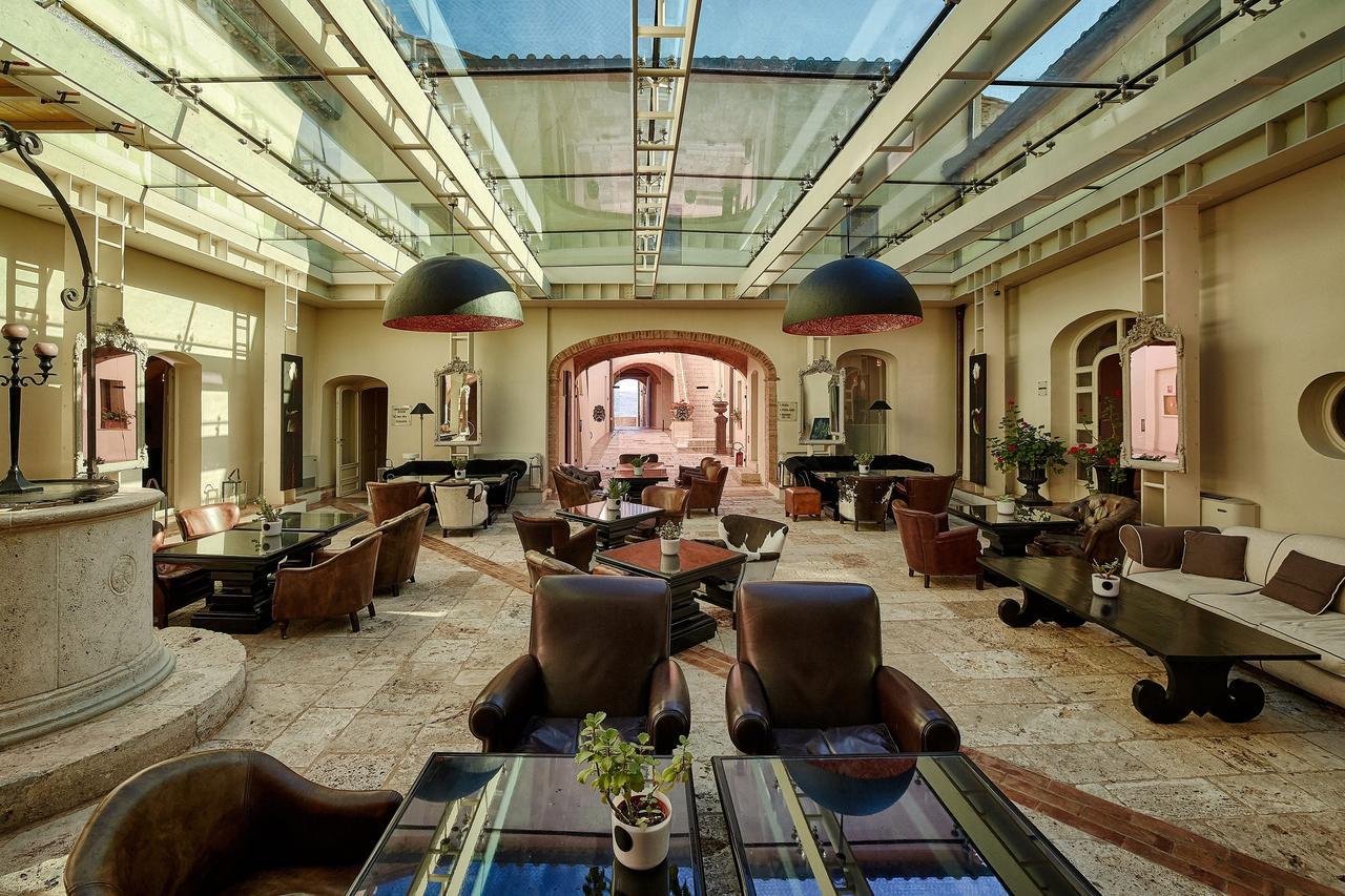 Castello Di Velona Resort, Thermal Spa & Winery Montalcino Esterno foto
